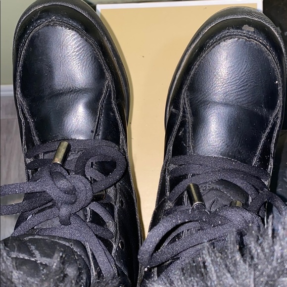 Shoes - Picture 1 of 4